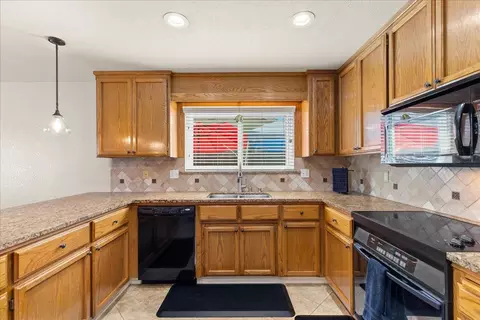 374 April Way, Manteca, CA 95336 photo 12