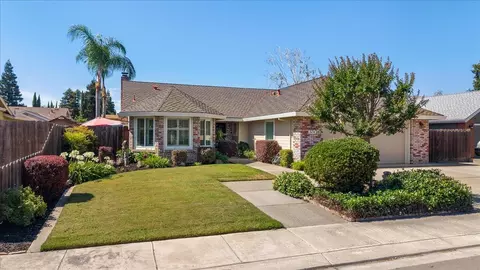 374 April Way, Manteca, CA 95336 photo 2