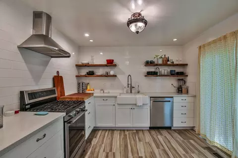 936 Commons Dr, Sacramento, CA 95825