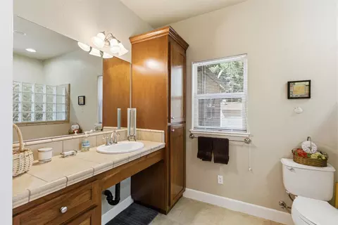 Bath - 4550 Newtown Rd, Placerville, CA 95667 photo 4 of 5