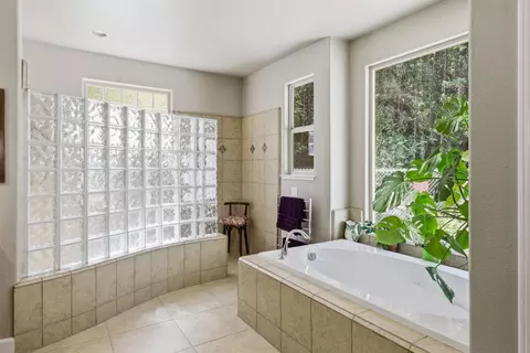 Bath - 4550 Newtown Rd, Placerville, CA 95667 photo 2 of 5
