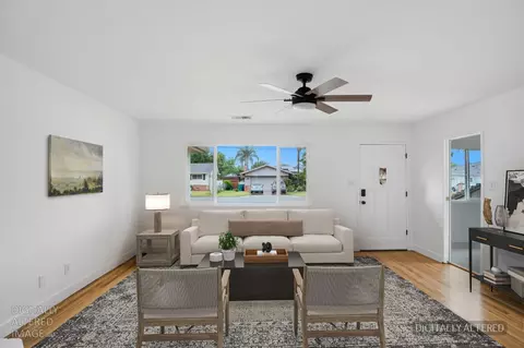 Living - 1042 Grove Ave, Gustine, CA 95322 photo 3 of 4