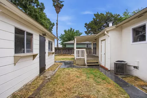 Exterior - 1042 Grove Ave, Gustine, CA 95322 photo 6 of 7