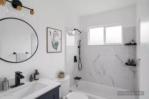Bath - 1042 Grove Ave, Gustine, CA 95322 photo 1 of 4