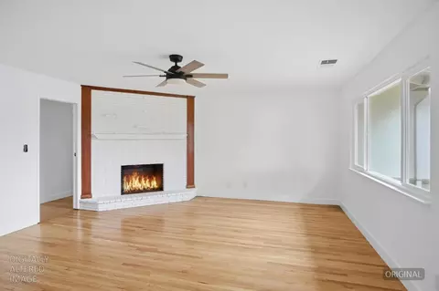 Living - 1042 Grove Ave, Gustine, CA 95322 photo 2 of 4