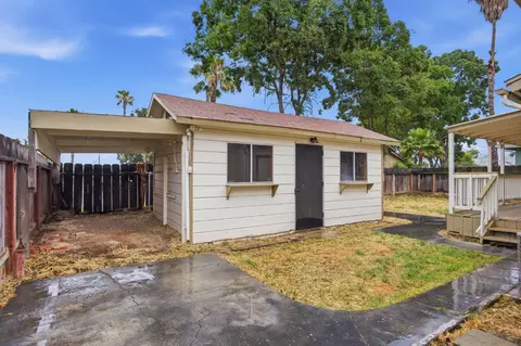 Exterior - 1042 Grove Ave, Gustine, CA 95322 photo 5 of 7