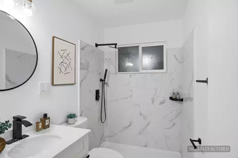 Bath - 1042 Grove Ave, Gustine, CA 95322 photo 3 of 4