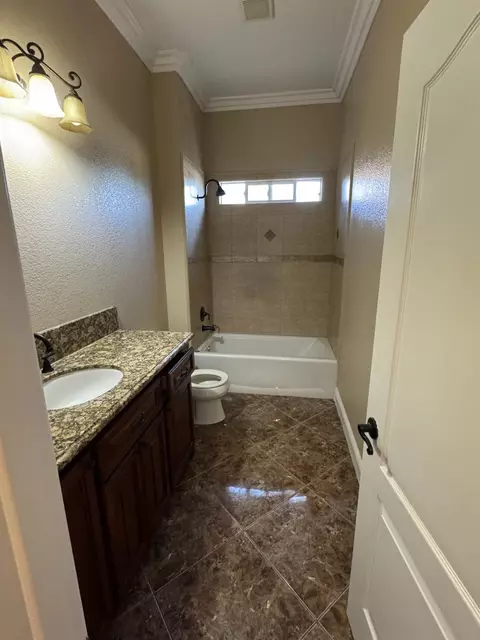 Bath - 6471 Samrath Ct, Winton, CA 95388 photo 1 of 2