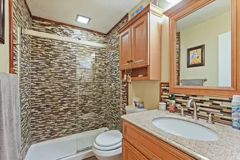 Bath - 6164 E Morada Ln, Stockton, CA 95212 photo 2 of 4