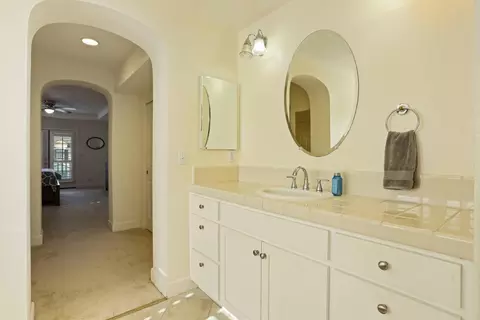 Bath - 2736 Daisy Ln, Tracy, CA 95377 photo 4 of 6