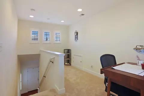 Entry Way - 2736 Daisy Ln, Tracy, CA 95377 photo 4 of 6