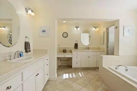 Bath - 2736 Daisy Ln, Tracy, CA 95377 photo 2 of 6