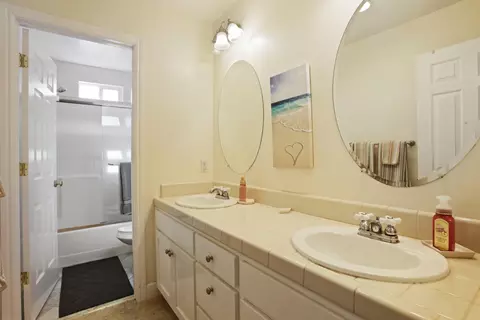 Bath - 2736 Daisy Ln, Tracy, CA 95377 photo 5 of 6