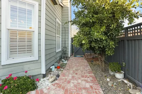 Exterior - 2736 Daisy Ln, Tracy, CA 95377 photo 7 of 10