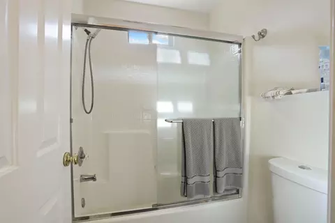 Bath - 2736 Daisy Ln, Tracy, CA 95377 photo 6 of 6