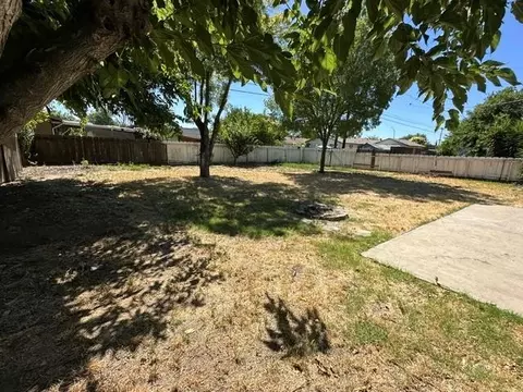 Exterior - 2194 Meadowbrook Ave, Merced, CA 95348 photo 6 of 7