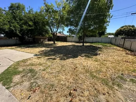 Exterior - 2194 Meadowbrook Ave, Merced, CA 95348 photo 3 of 7