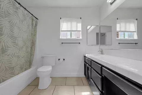 Bath - 2800 Tassajara Dr, Modesto, CA 95358 photo 2 of 2