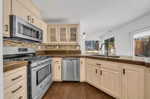Kitchen - 4949 Juniper Hill Pl, Antelope, CA 95843 photo 3 of 3
