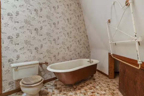 Bath - 21907 Morris Rd, Crows Landing, CA 95313 photo 4 of 5