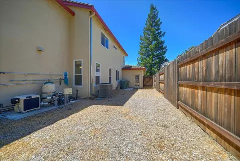 Exterior - 2835 Augusta Ct, Rocklin, CA 95765 photo 9 of 13