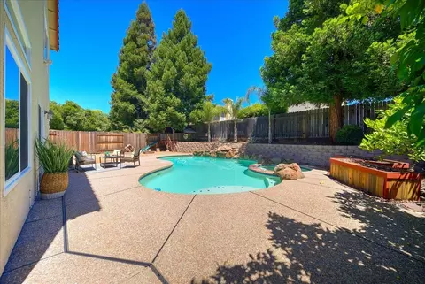Exterior - 2835 Augusta Ct, Rocklin, CA 95765 photo 5 of 13