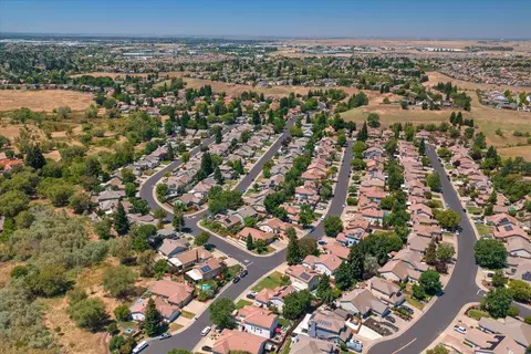 View/Area - 2835 Augusta Ct, Rocklin, CA 95765 photo 3 of 10