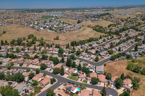 View/Area - 2835 Augusta Ct, Rocklin, CA 95765 photo 5 of 10