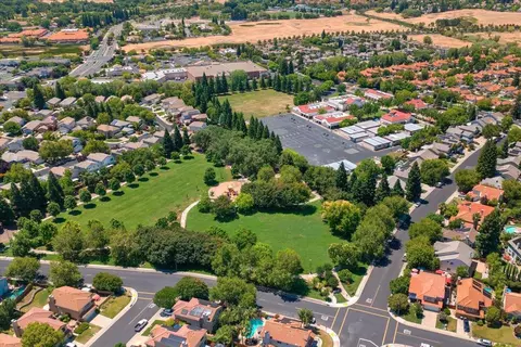 View/Area - 2835 Augusta Ct, Rocklin, CA 95765 photo 9 of 10
