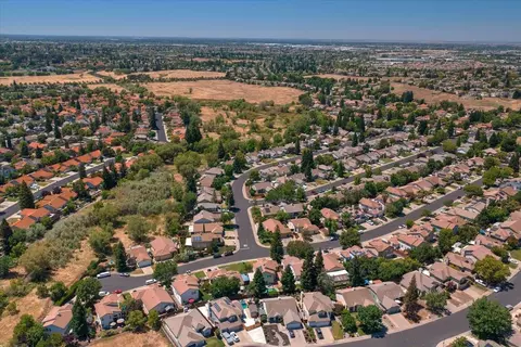 View/Area - 2835 Augusta Ct, Rocklin, CA 95765 photo 2 of 10