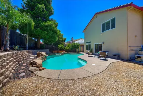 Exterior - 2835 Augusta Ct, Rocklin, CA 95765 photo 8 of 13