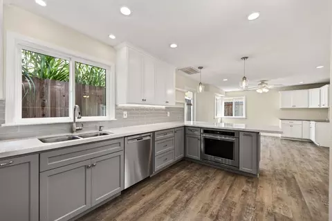 Kitchen - 8314 Bramble Bush Cir, Antelope, CA 95843 photo 7 of 10