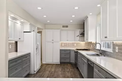 Kitchen - 8314 Bramble Bush Cir, Antelope, CA 95843 photo 3 of 10