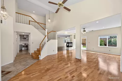 Living - 8314 Bramble Bush Cir, Antelope, CA 95843 photo 4 of 21