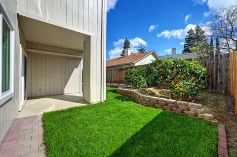 Exterior - 8314 Bramble Bush Cir, Antelope, CA 95843 photo 10 of 17