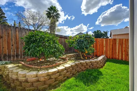 Exterior - 8314 Bramble Bush Cir, Antelope, CA 95843 photo 8 of 17