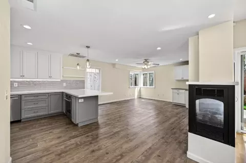 Living - 8314 Bramble Bush Cir, Antelope, CA 95843 photo 13 of 21