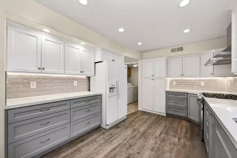 Kitchen - 8314 Bramble Bush Cir, Antelope, CA 95843 photo 6 of 10