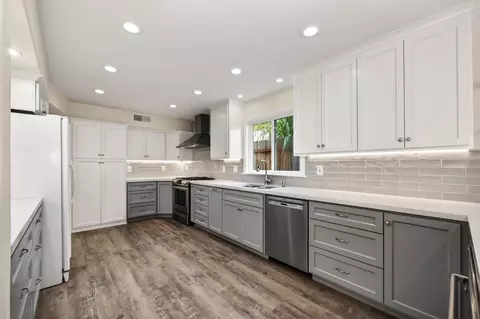 Kitchen - 8314 Bramble Bush Cir, Antelope, CA 95843 photo 5 of 10