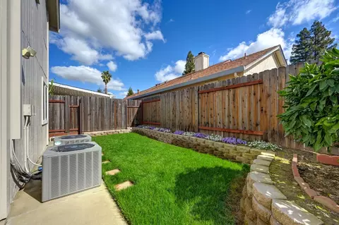 Exterior - 8314 Bramble Bush Cir, Antelope, CA 95843 photo 14 of 17