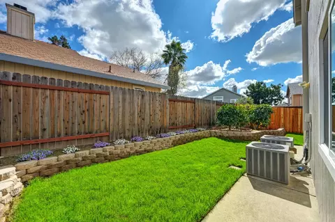 Exterior - 8314 Bramble Bush Cir, Antelope, CA 95843 photo 11 of 17