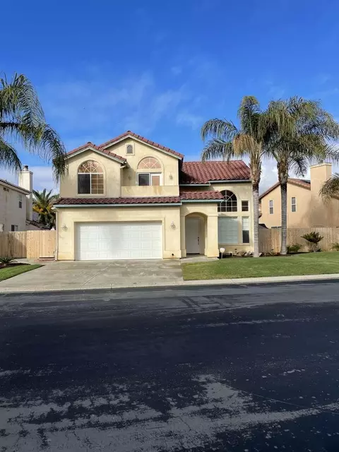 989 Laguna Dr, Lemoore, CA 93245