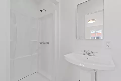 Bath - 1709 Barbara Way, Modesto, CA 95350 photo 3 of 3
