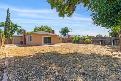 Exterior - 1709 Barbara Way, Modesto, CA 95350 photo 7 of 8