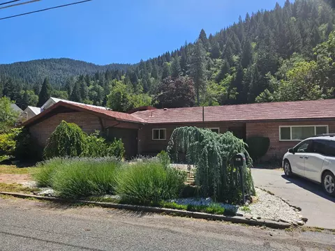 420 S First St, Dunsmuir, CA 96025