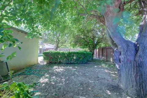 Exterior - 528 N 4th St, Patterson, CA 95363 photo 3 of 11