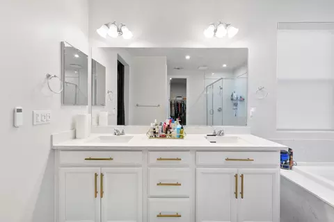 Bath - 3100 Colt Ct, Rocklin, CA 95765 photo 4 of 9