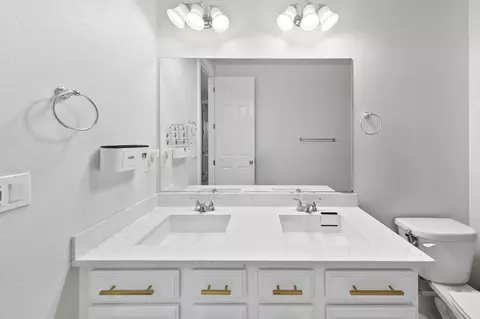 Bath - 3100 Colt Ct, Rocklin, CA 95765 photo 9 of 9
