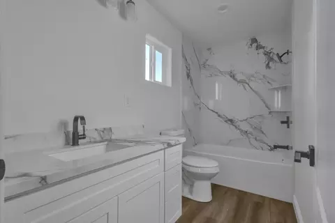 Bath - 1209 E Pine St, Lodi, CA 95240 photo 11 of 12