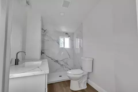 Bath - 1209 E Pine St, Lodi, CA 95240 photo 8 of 12